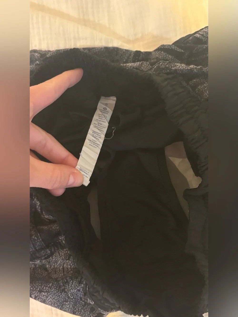Lululemon Tracker Shorts size 6, kindred spirit multi black color